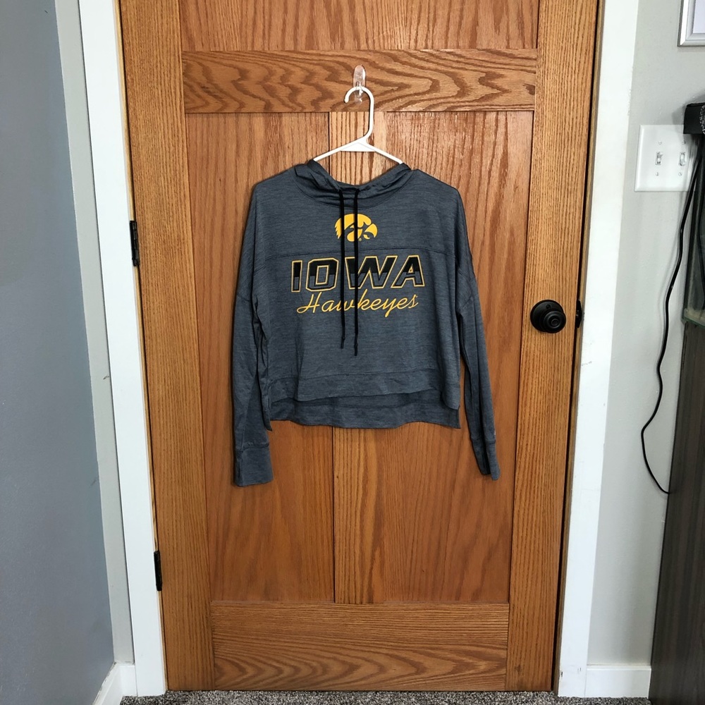 Hawkeye cropped long sleeve